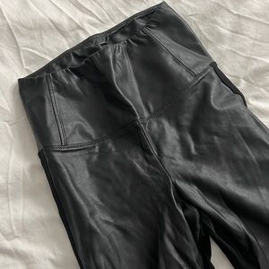 Aritzia - Wilfred Free Daria leggings